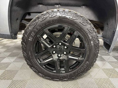 Used 2024 Chevrolet Silverado 1500 LT Trail Boss w/ LT Trail Boss Premium Package AWD/4WD image 30
