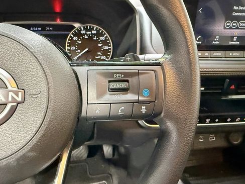 Used 2022 Nissan Rogue SV image 11