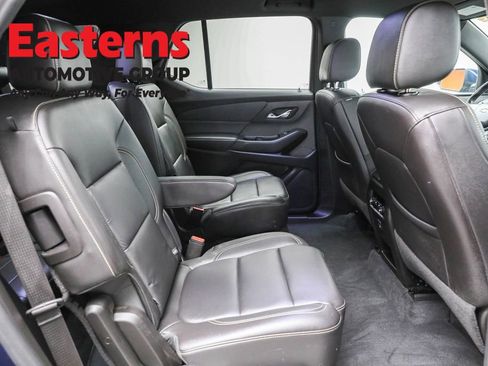 Used 2022 Chevrolet Traverse LT image 23