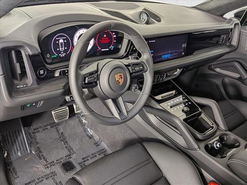 New 2026 Porsche Cayenne GTS image 4