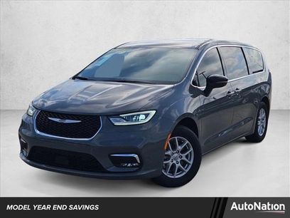 New 2025 Chrysler Pacifica Select