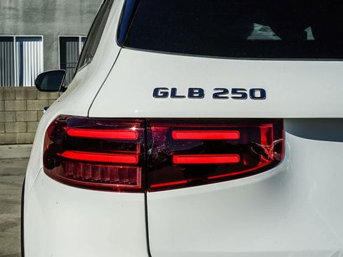 Used 2026 Mercedes-Benz GLB 250 image 11