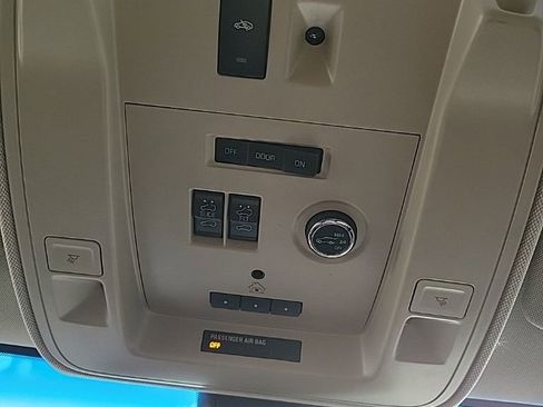 Used 2017 GMC Yukon SLT w/ Open Road Package image 11