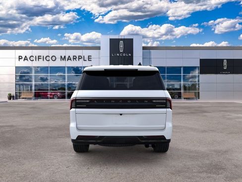 New 2026 Lincoln Navigator Reserve w/ Jet Appearance Package AWD/4WD image 5