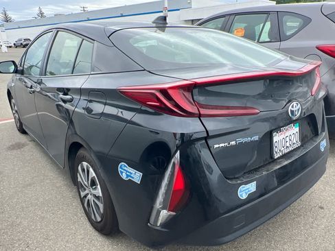 Used 2021 Toyota Prius Prime LE image 6