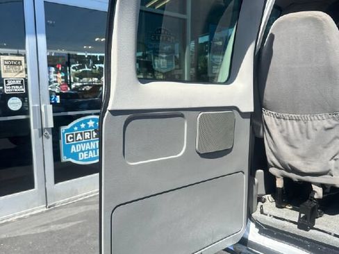 Used 2009 Ford E-350 and Econoline 350 XLT RWD image 23