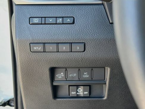 Used 2025 Lexus GX 550 w/ Accessory Package (Z1) AWD/4WD image 38