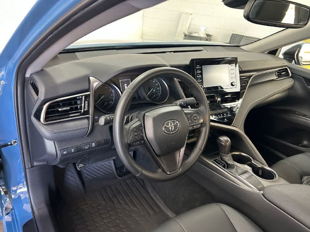 Used 2024 Toyota Camry SE w/ Convenience Package FWD image 2
