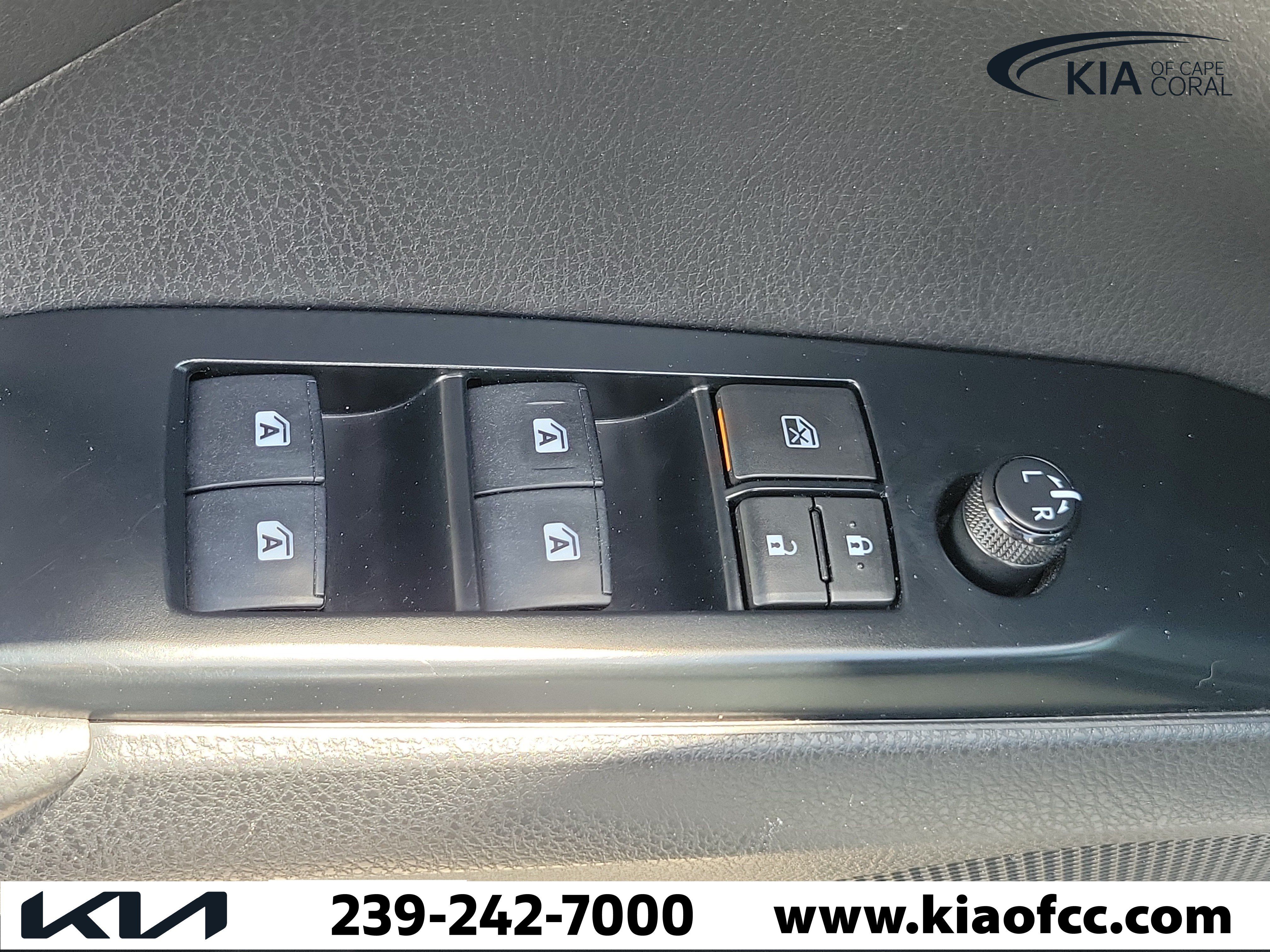 Used 2019 Toyota Camry SE FWD image 25