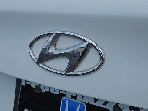 Used 2015 Hyundai Elantra SE w/ Option Group 02 FWD image 29