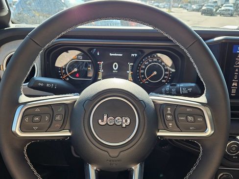 New 2025 Jeep Wrangler Unlimited Sahara w/ Technology Group AWD/4WD image 20