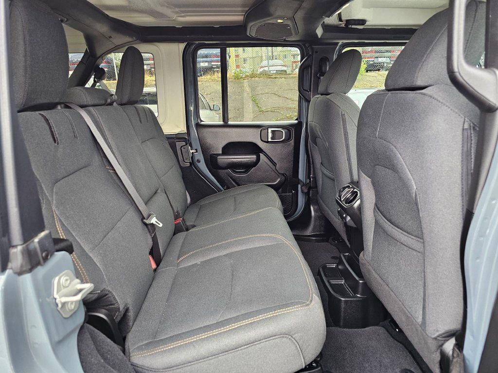 Used 2024 Jeep Wrangler Unlimited AWD/4WD image 13