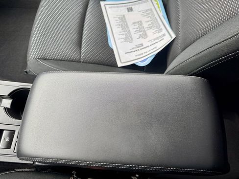 Used 2017 Subaru Outback 2.5i Premium image 39