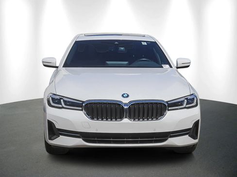 Used 2023 BMW 530e w/ Convenience Package image 2