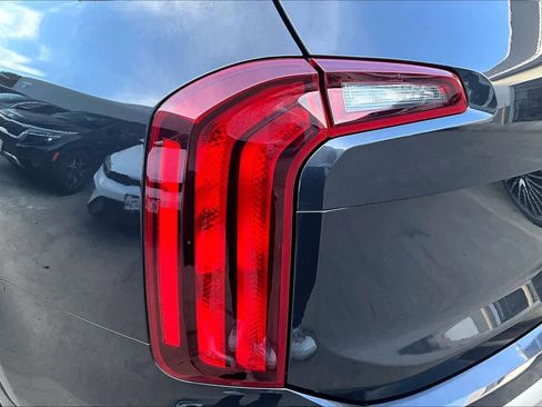 Certified 2025 Kia Telluride S FWD image 28