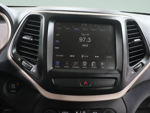 Used 2016 Jeep Cherokee Limited w/ Luxury Group AWD/4WD image 10