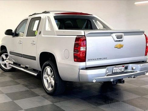 Used 2013 Chevrolet Avalanche LT AWD/4WD image 10
