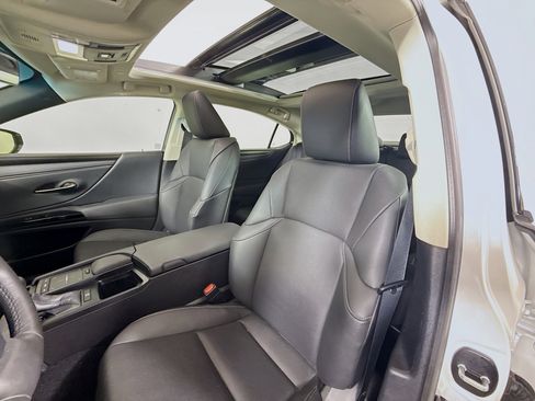 Certified 2022 Lexus ES 350 w/ Premium Package image 11