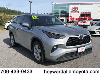 Used 2022 Toyota Highlander LE FWD video 1