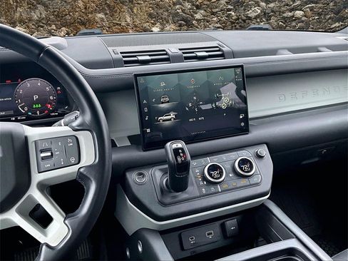Used 2024 Land Rover Defender 110 SE image 6