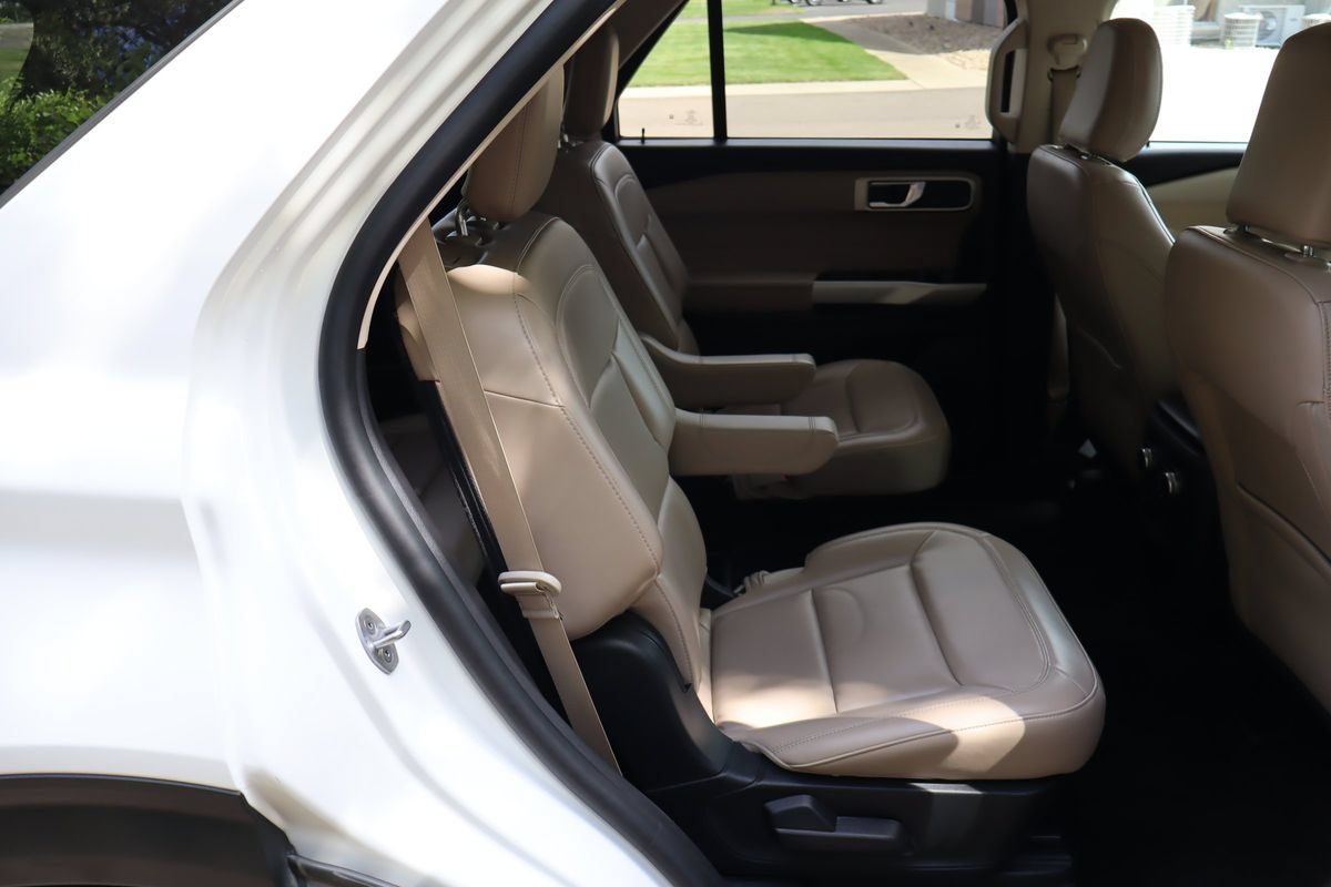 Used 2021 Ford Explorer XLT w/ Equipment Group 202A AWD/4WD image 23