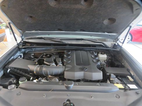 Used 2022 Toyota 4Runner SR5 AWD/4WD image 51