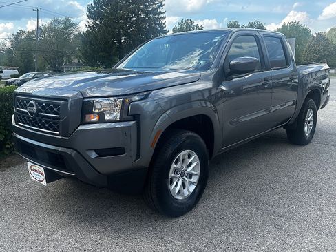 Used 2024 Nissan Frontier SV image 9