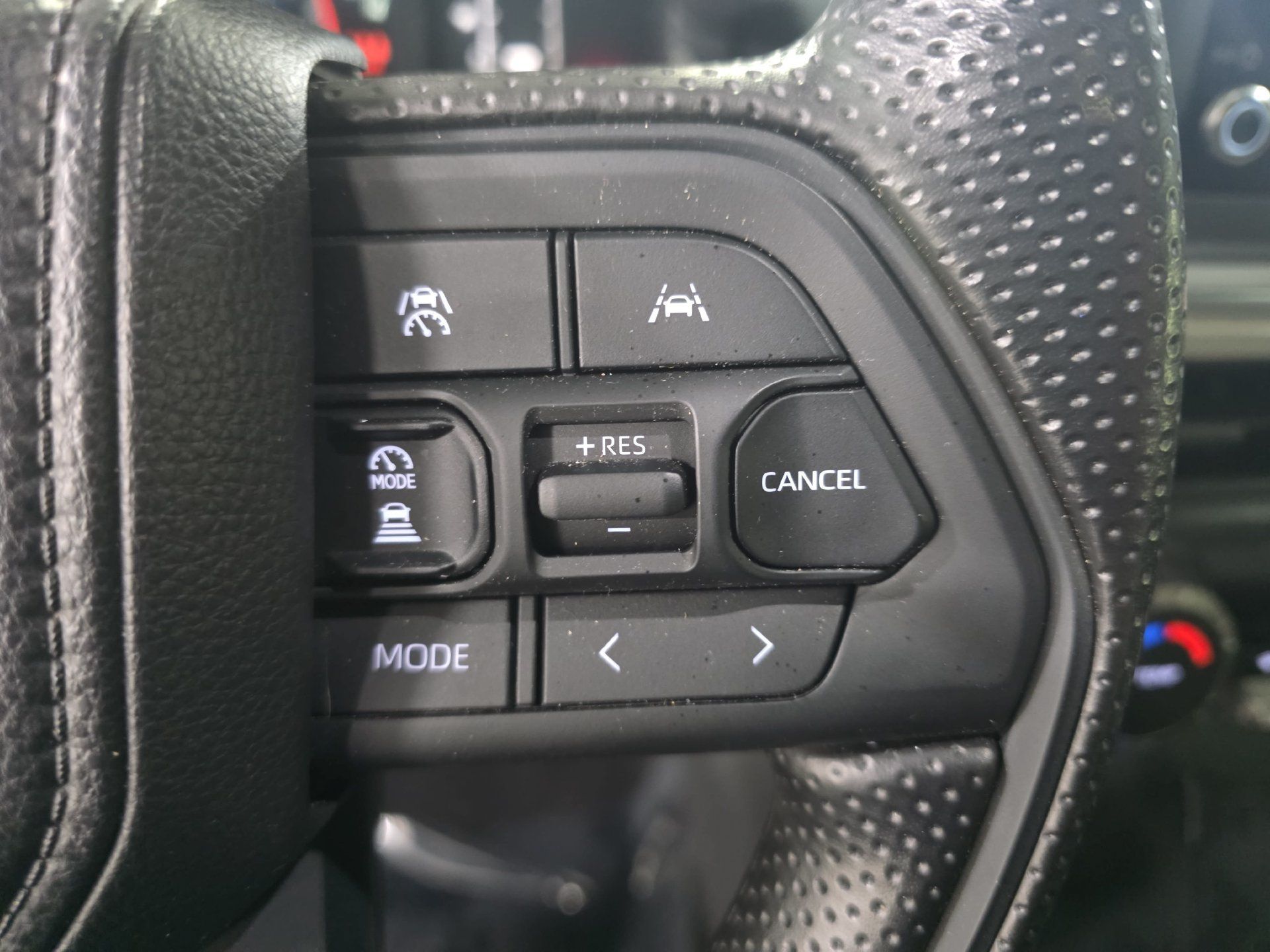 Used 2025 Toyota Tacoma SR5 AWD/4WD image 17