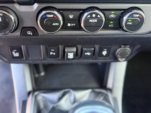 Used 2020 Toyota Tacoma TRD Off-Road w/ Technology Package AWD/4WD image 60