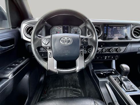 Used 2019 Toyota Tacoma TRD Sport w/ Technology Package AWD/4WD image 5