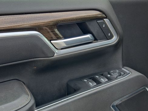 Used 2025 Chevrolet Silverado 2500 LT w/ Convenience Package image 12