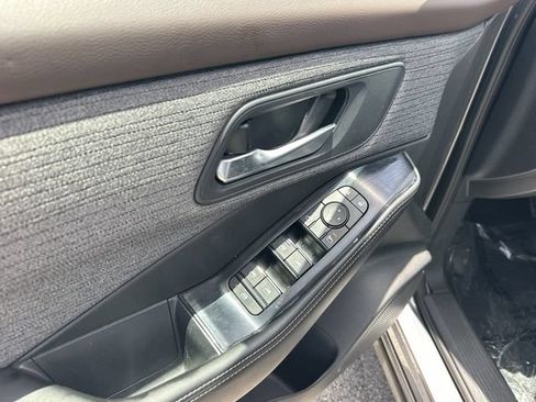 Used 2023 Nissan Rogue SV FWD image 16