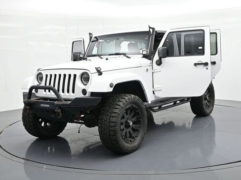 Used 2013 Jeep Wrangler Unlimited Sahara w/ Connectivity Group AWD/4WD image 22