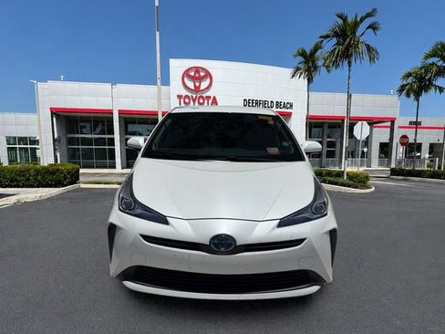 Used 2021 Toyota Prius L Eco FWD image 2