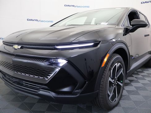 New 2026 Chevrolet Equinox EV LT image 11