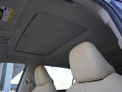 Used 2020 Toyota Highlander XLE FWD image 25