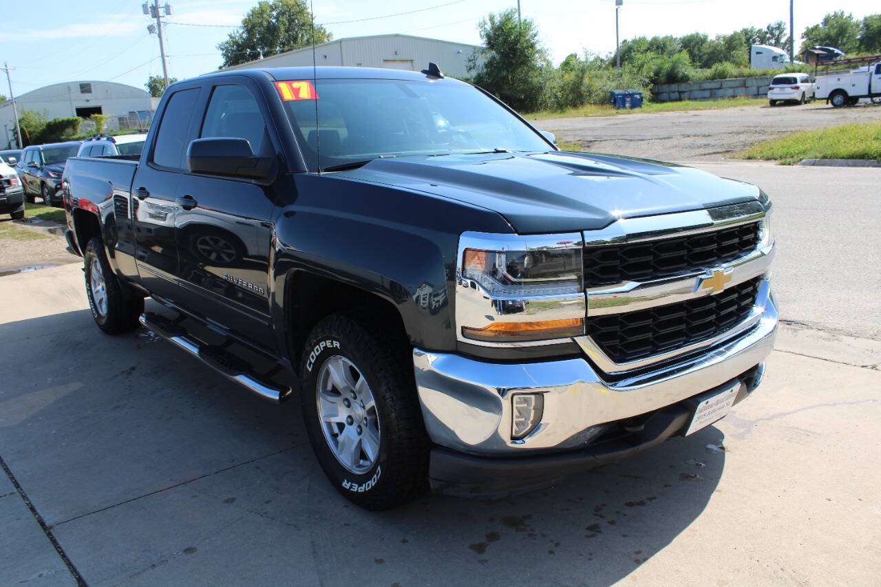 Used 2017 Chevrolet Silverado 1500 LT w/ All Star Edition AWD/4WD image 4