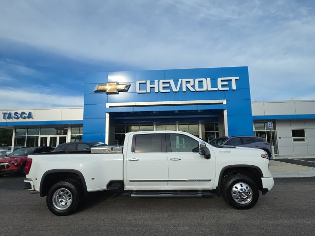 Used 2024 Chevrolet Silverado 3500 High Country w/ High Country Premium Package AWD/4WD image 2