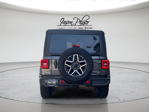 Used 2025 Jeep Wrangler Unlimited Sahara AWD/4WD image 4