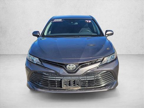 Used 2019 Toyota Camry LE FWD image 2