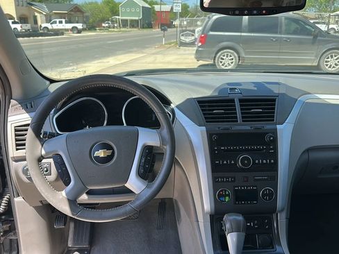 Used 2012 Chevrolet Traverse LT image 17