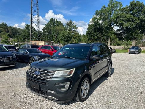 Used 2016 Ford Explorer XLT w/ Equipment Group 202A AWD/4WD image 1