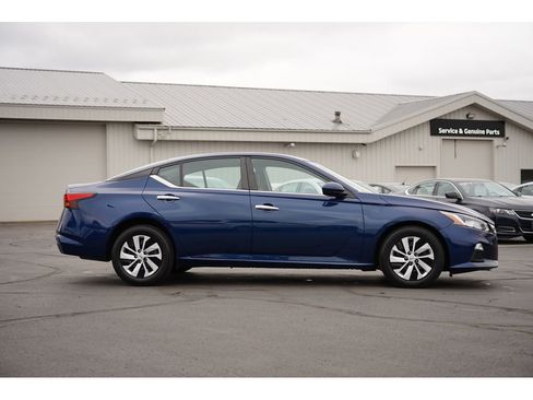 Used 2020 Nissan Altima 2.5 S image 2