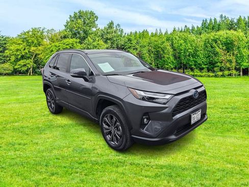 Used 2023 Toyota RAV4 XLE Premium AWD/4WD image 2