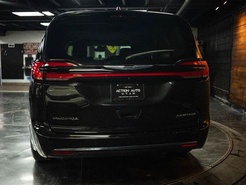 Used 2022 Chrysler Pacifica Limited FWD image 6