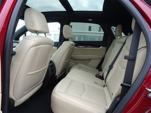 Used 2018 Cadillac XT5 Luxury w/ Driver Awareness Package image 16