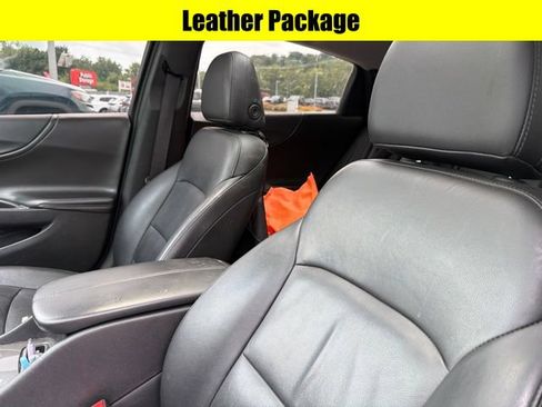 Used 2018 Chevrolet Malibu LT w/ Leather Package FWD image 9