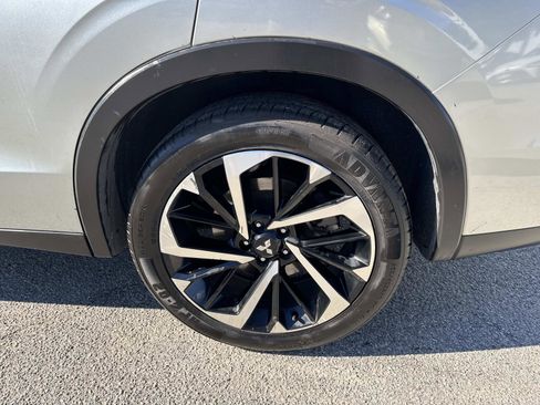 Used 2024 Mitsubishi Outlander FWD image 5