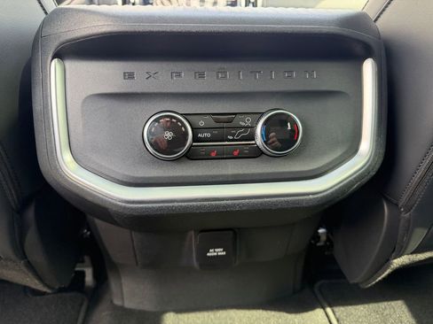 Used 2025 Ford Expedition Max Platinum AWD/4WD image 40