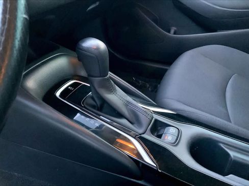 Used 2020 Toyota Corolla LE FWD image 16
